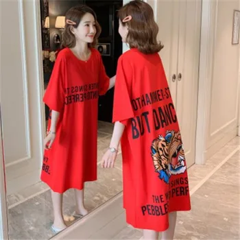 Нова лятна облекло Корейската версия на тениски със средна дължина, с тигровым дизайн и къс ръкав, свободно женствена рокля в големи размери, ярко-червена секси пижами
