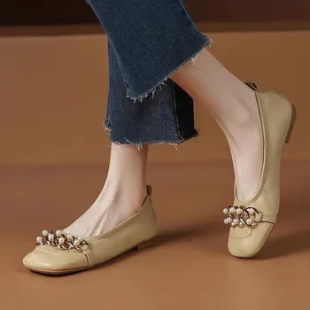 Нови дамски обувки на плоска подметка, лоферы с квадратни пръсти, женски обувки на равна подметка, без закопчалка с перли и веригата, кожени обувки на нисък ток Zapatos Mujer, есен 1474N